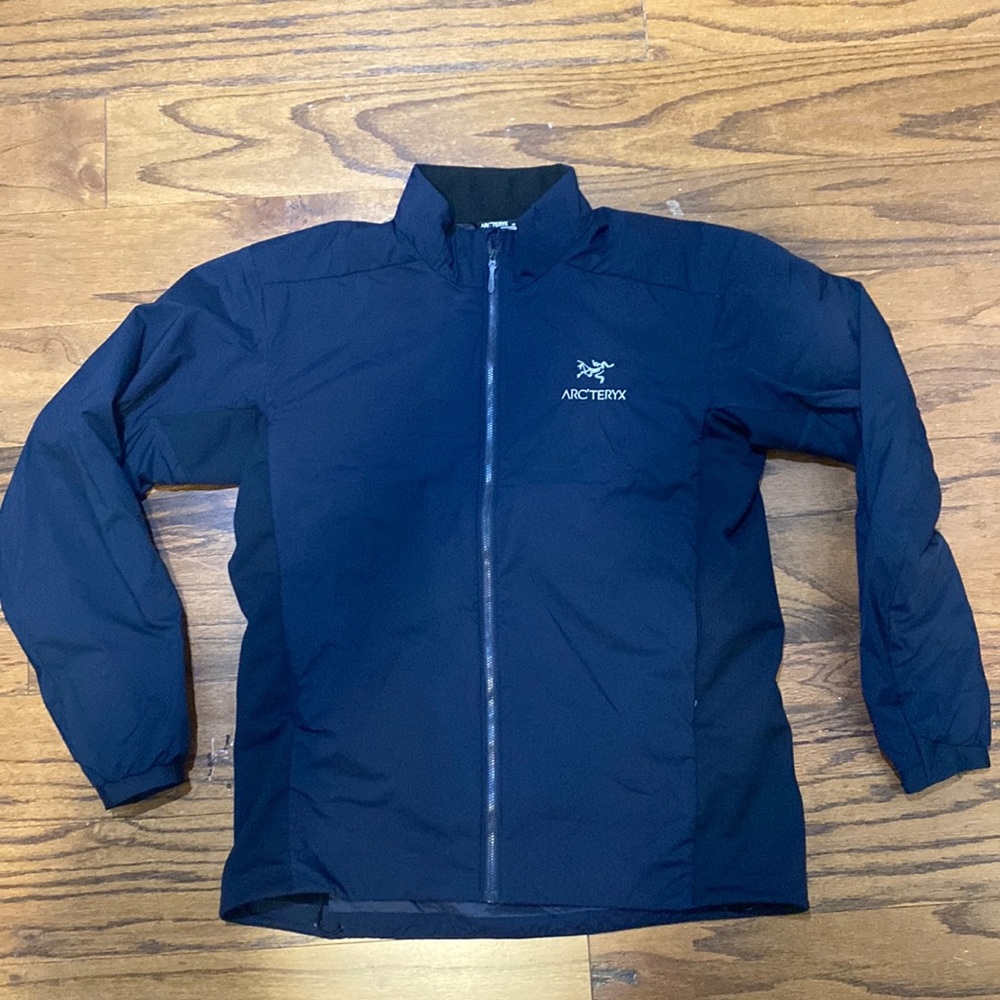 ARCTERYX MENS NAVY JACKET. Like New!!